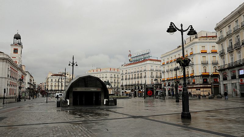 Boletines RNE - La Comunidad de Madrid cerrará la región del 4 al 14 de diciembre para evitar desplazamientos durante el puente - Escuchar ahora