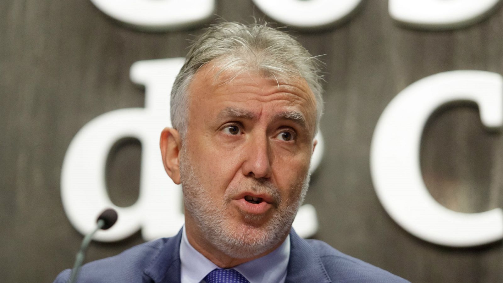 14 horas - El presidente de Canarias insiste en trasladar migrantes a la Península - Escuchar ahora