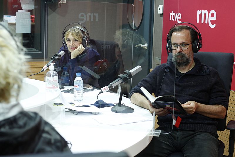 L'hora del te amb Desireé de Fez, Marc Ferrer i Dani de la Orde