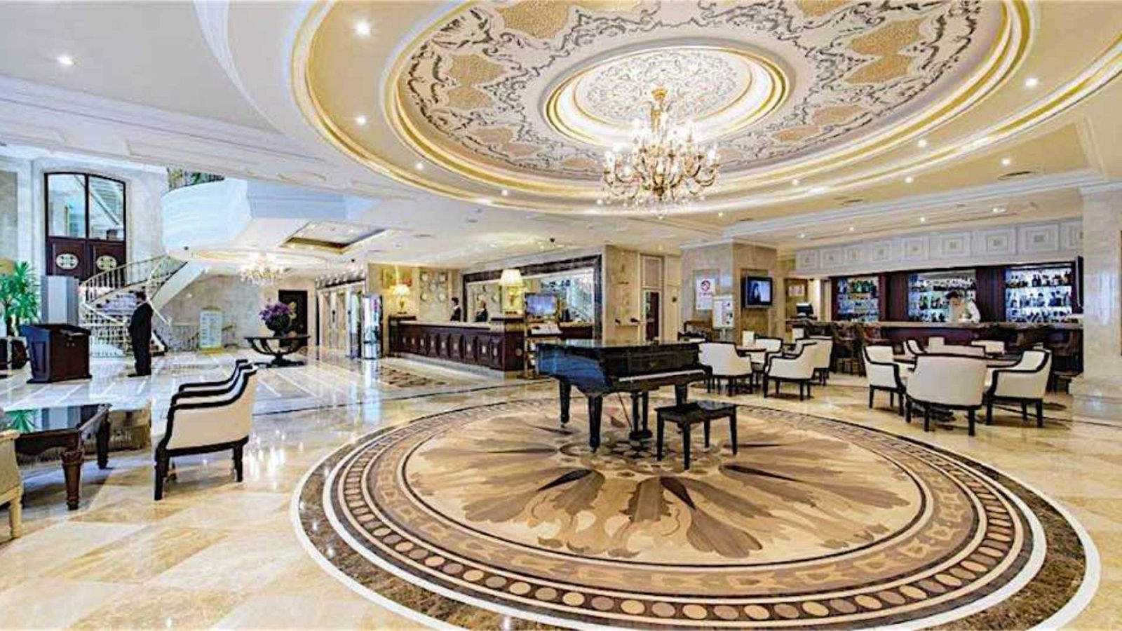 14 horas Fin de semana - La mayor parte de hoteles y alojamientos rurales en Andalucía dan por perdido el puente - Escuchar ahora