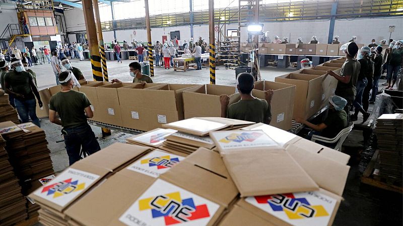 14 horas  Fin de semana - Elecciones parlamentarias en Venezuela sin participación de la oposición que prepara consulta popular el lunes