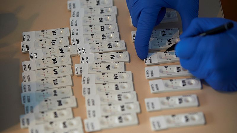 14 horas - Tests rápidos a la venta en farmacias: "Esto no es un pasaporte" - Escuchar ahora