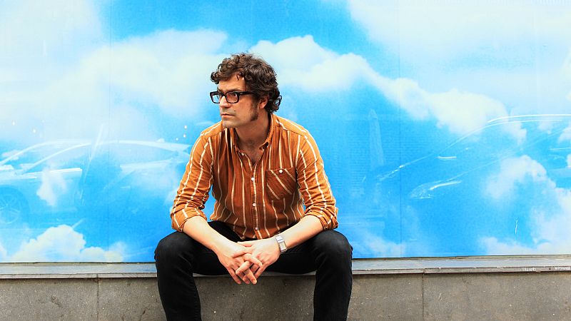 Libros de arena - Miqui Otero presenta 'Simón'