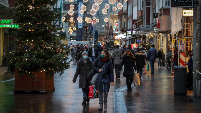 24 horas - Mesa del Mundo: Europa se blinda para contener al COVID-19 - Escuchar ahora