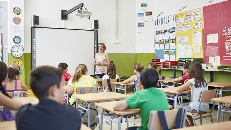 14 horas - El TSJC obliga a que, al menos, un 25% de las clases en Cataluña se den en castellano