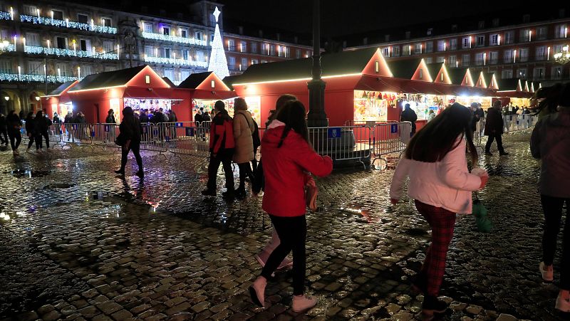 14 horas - Madrid reduce de 10 a 6 el número de personas que pueden reunirse en Navidad - Escuchar ahora