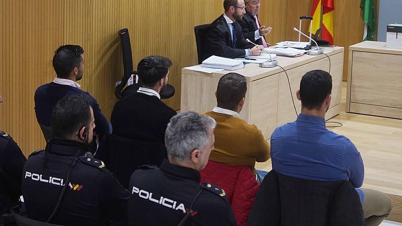 20 horas Fin de Semana - El Supremo confirma la sentencia a dos miembros de 'La Manada' por hacer fotos y grabar - Escuchar ahora