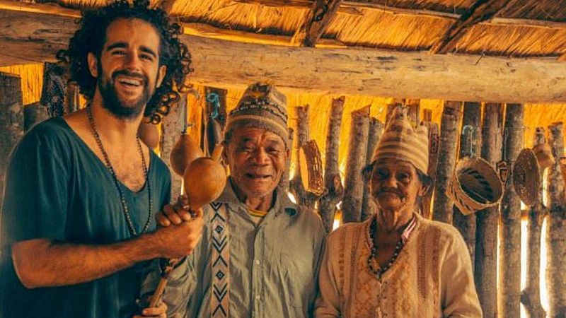 Con otros acentos - Soy Tribu, una vuelta al mundo documentando tribus nativas y contemporáneas - 27/12/20 - Escuchar ahora