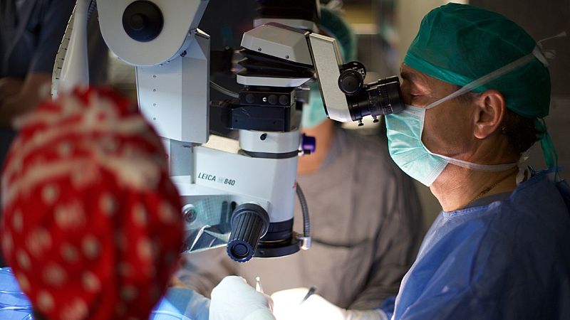 Con bata blanca - Curar la ceguera: de utopía a realidad - 04/01/21 - escuchar ahora