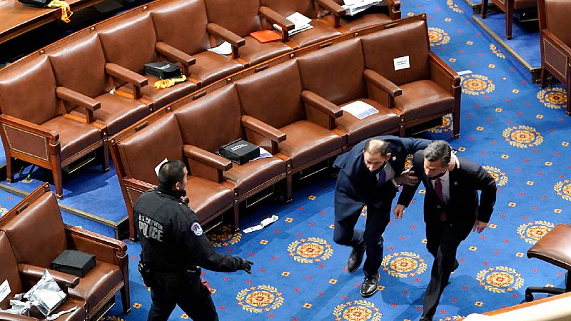 24 horas - Roberto Izurieta: "Es un asalto, la policía ha fracasado en la respuesta del orden" - Escuchar ahora