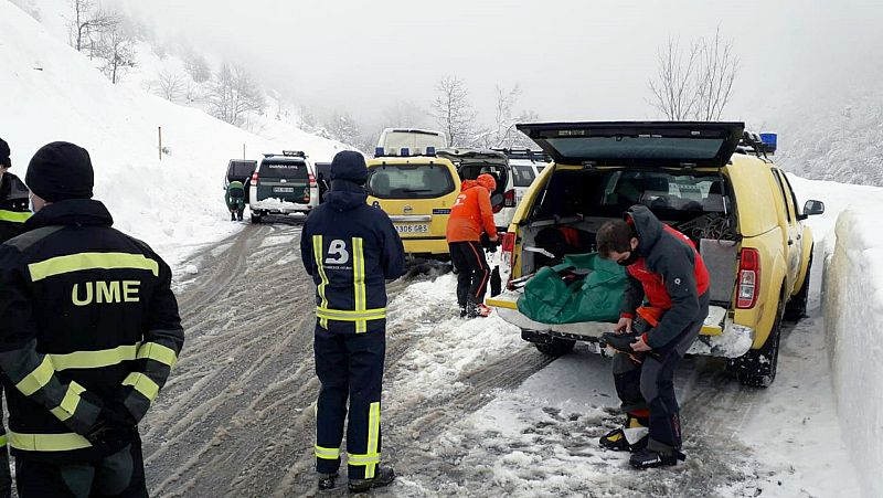 España a las 8 Fin de Semana - La UME despliega 147 efectivos para el rescate de conductores en Madrid - Escuchar ahora