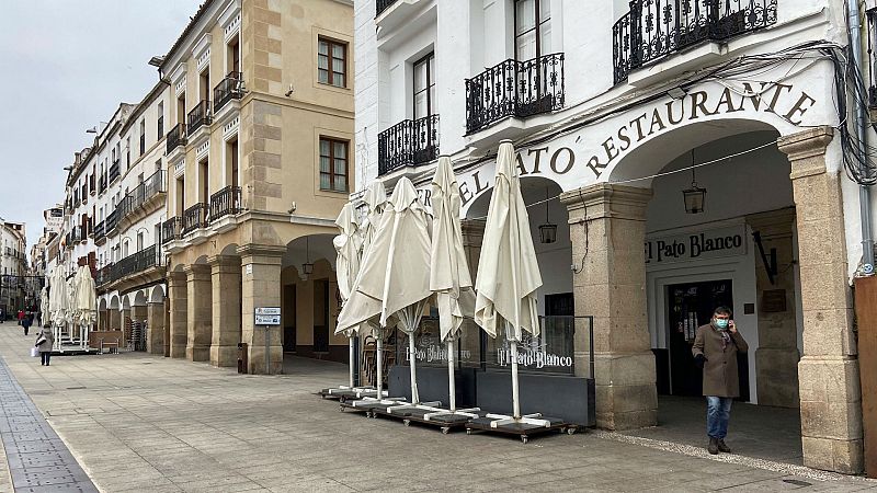 Las mañanas de RNE con Íñigo Alfonso - Extremadura destinará 40.000.000 de euros en ayudas al pequeño comercio y la hostelería - Escuchar ahora