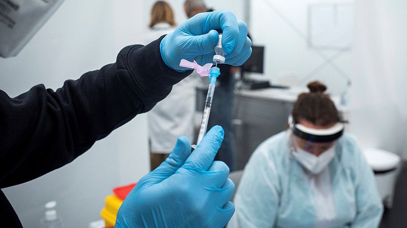 Reportajes 5 Continentes - 2021: la carrera hacía la vacuna contra la Covid-19 - Escuchar ahora