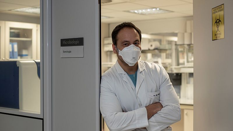 Microbiólogo:  "No se está vacunando mal, el problema es que hay pocas vacunas" - Escuchar ahora