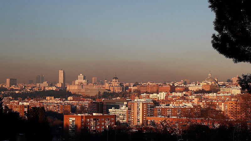 14 horas Fin de Semana - La meteorología y el uso de calderas y coches dispara los niveles de dióxido de nitrógeno en Madrid
