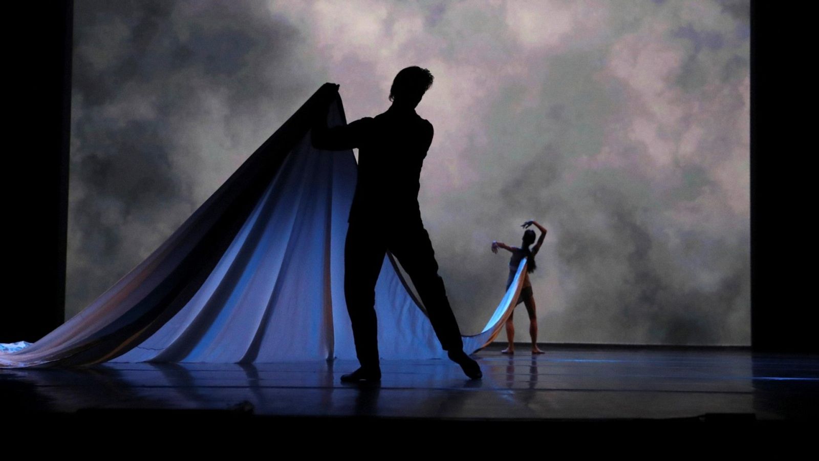 Las Mañanas de Radio Nacional con Pepa Fernández - Fordlandia, el 'sueño utópico' de Lucía Lacarra - Escuchar ahora