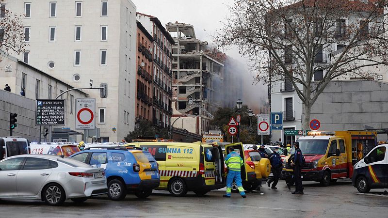 Boletines RNE - Una explosión de gas en el centro de Madrid deja al menos tres fallecidos - Escuchar ahora