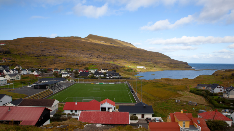 Tablero Deportivo - Ránking: Los estadios más curiosos (bonitos y feos también) del mundo - Escuchar ahora