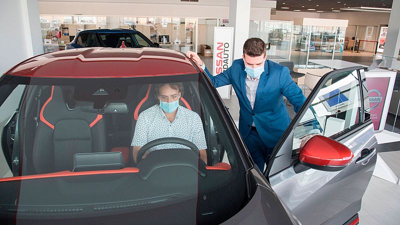 Las mañanas de RNE con Íñigo Alfonso - Los concesionarios reducen sus ventas un 51% respecto a enero de 2020