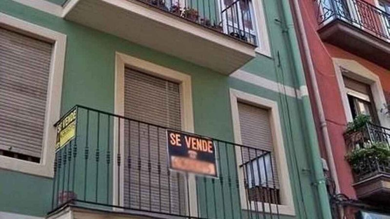 Boletines RNE - 2020 cierra con el mayor descenso en la compra-venta de viviendas desde 2011 - Escuchar ahora