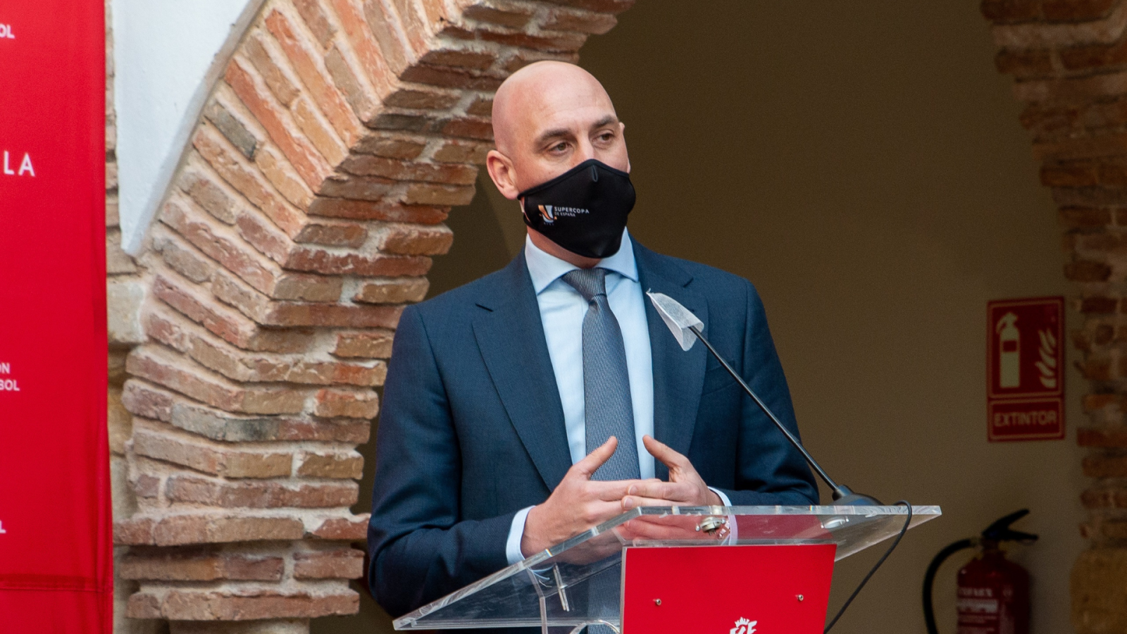 Boletines RNE - Luis Rubiales, imputado por coacciones, prevaricación y amenazas - Escuchar ahora