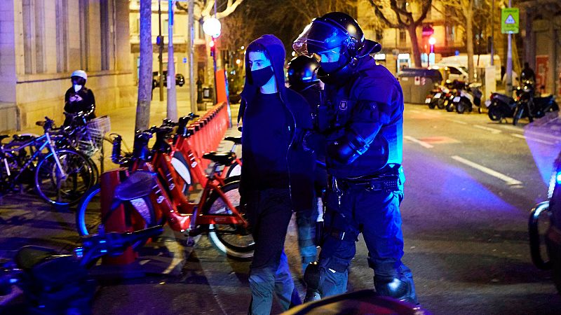 Las mañanas de RNE con Íñigo Alfonso - Sindicato policial defiende las proporcionalidad de las cargas: "Llevaban piquetas y martillos" - Escuchar ahora