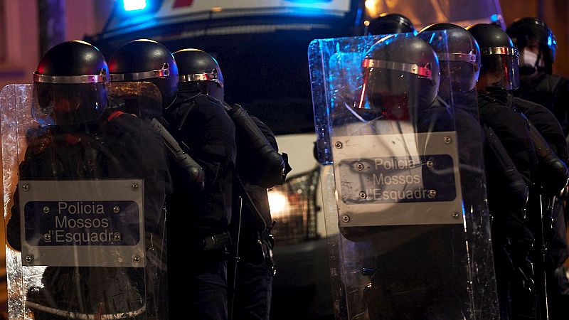 España a las 8 Fin de Semana - Sindicato de los Mossos pide más voluntad política para frenar los enfrentamientos: "Nadie parece que tenga previsión de parar esto" - Escuchar ahora
