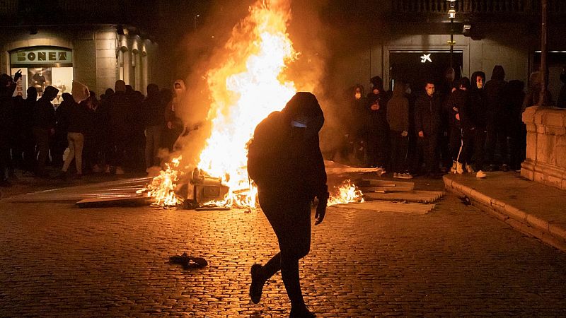 14 horas Fin de Semana - Colau apela al civismo de los manifestantes y pide que cesen los destrozos - Escuchar ahora