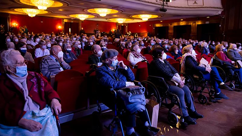 Más cerca - Doscientos mayores salen de la residencia para ir al teatro - Escuchar ahora