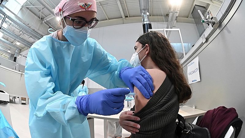 14 horas Fin de Semana - Virólogo: "Hoy en día, un certificado de vacunación es tan útil como que lleves una PCR hecha"