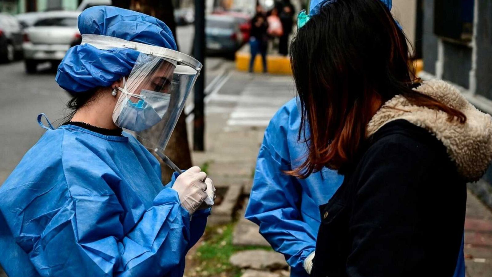 Boletines RNE - 467 muertes con COVID durante el fin de semana, mientras la incidencia continúa en descenso  - Escuchar ahora