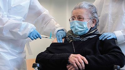 Las ma�anas de RNE con ��igo Alfonso - "No es justo que nuestros mayores tengan que desplazarse a 20 km para vacunarse" - Escuchar ahora