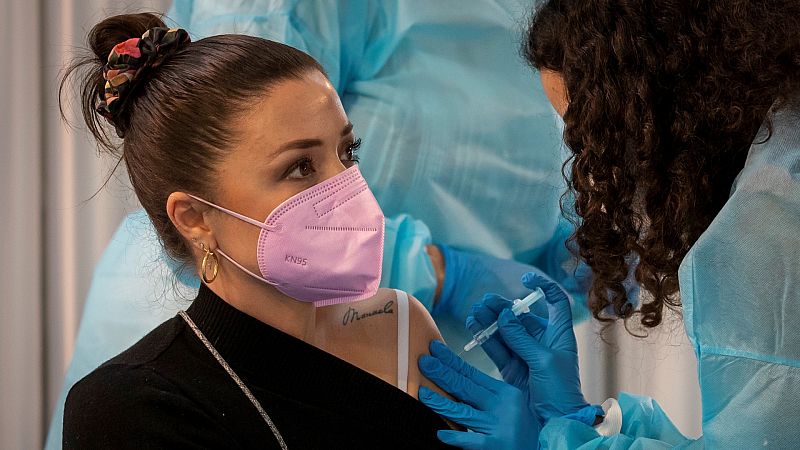 Boletines RNE - España supera los 70.000 fallecidos con COVID desde el inicio de la pandemia