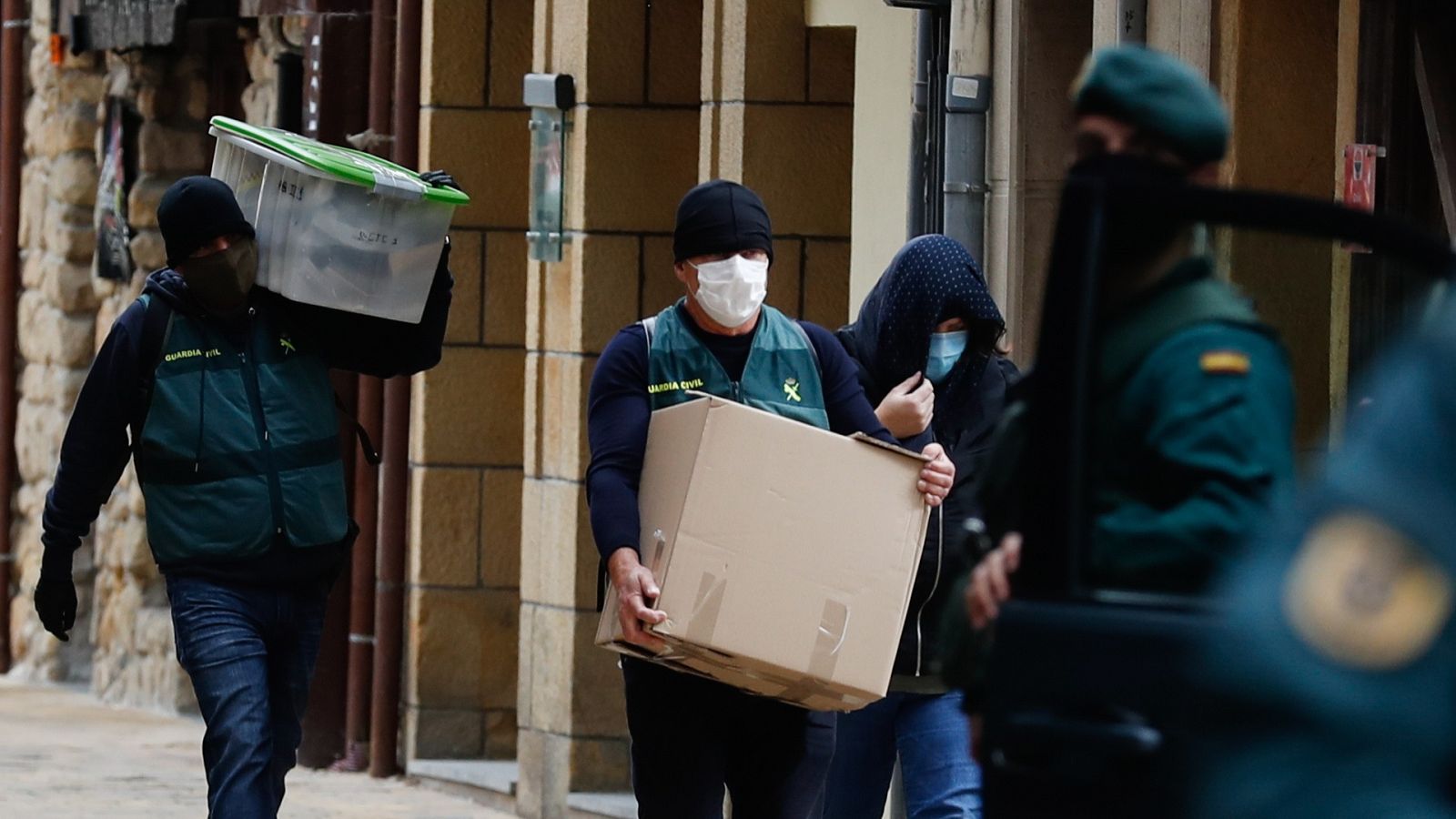Las mañanas de RNE con Íñigo Alfonso - Se destruye parte del arsenal  incautado de la banda terrorista ETA - escuchar ahora