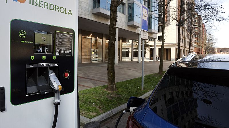 Las Mañanas de RNE con Íñigo Alfonso - La fabricación de baterías en España podría abaratar el coste de los vehículos eléctricos: "Los coches eléctricos están aquí para quedarse"