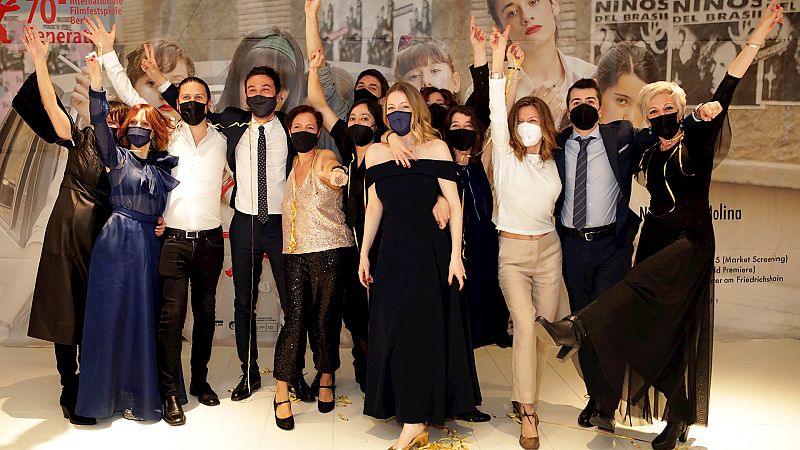 España a las 8 Fin de Semana - 'Las niñas' triunfa en una gala de los Goya "desde casa" - Escuchar ahora