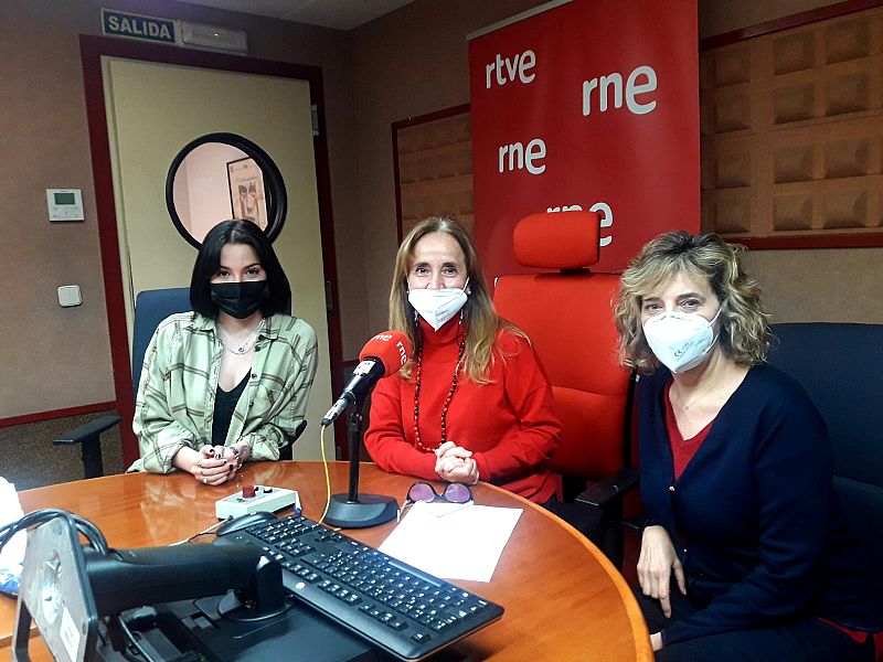 Dos Mujeres; Igualdad y Sororidad. Tertulia en el 8 M - Sin fronteras | Escuchar