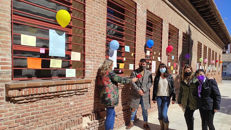 Más cerca - Los vecinos de Parla celebran el Día Mundial de la Poesía