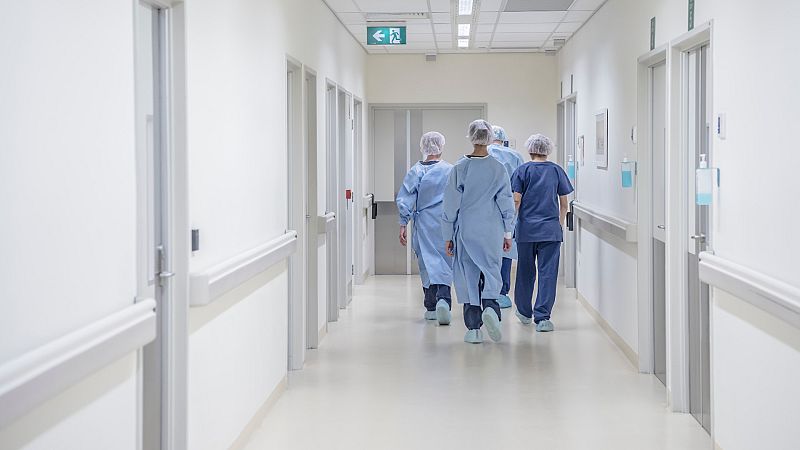 Las mañanas de RNE con Íñigo Alfonso - Rodríguez Sendín: "Hay que compatibilizar la defensa de la vida, la voluntad del paciente y la conciencia del profesional"