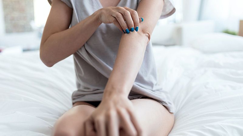 Más cerca - Problemas de sueño: la consecuencia invisible de la dermatitis - Escuchar ahora