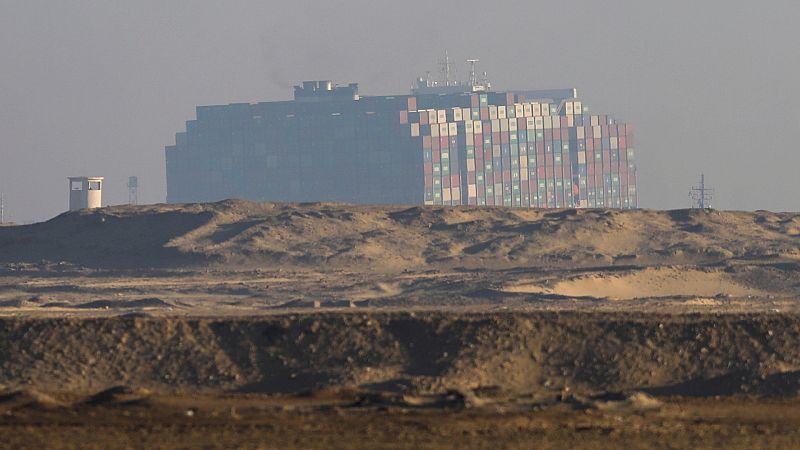 Las mañanas de RNE con Íñigo Alfonso -  La ruta de Suez podría quedar despejada entre hoy y mañana - escuchar ahora