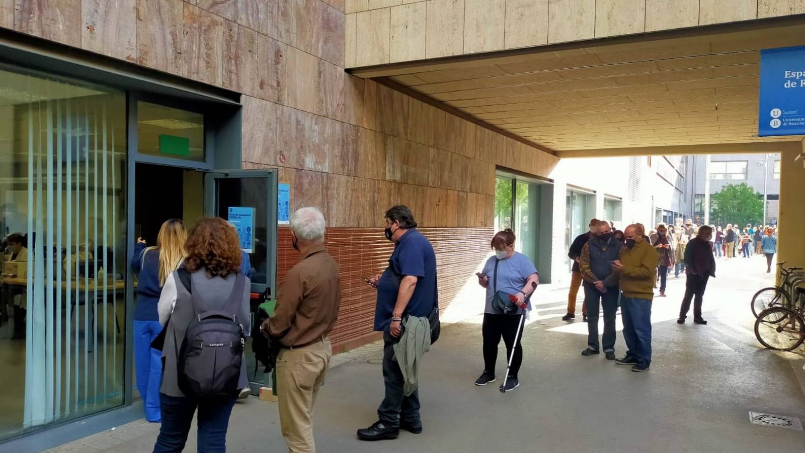 España a las 8 Fin de Semana - Las vacunaciones siguen en Semana Santa - escuchar ahora