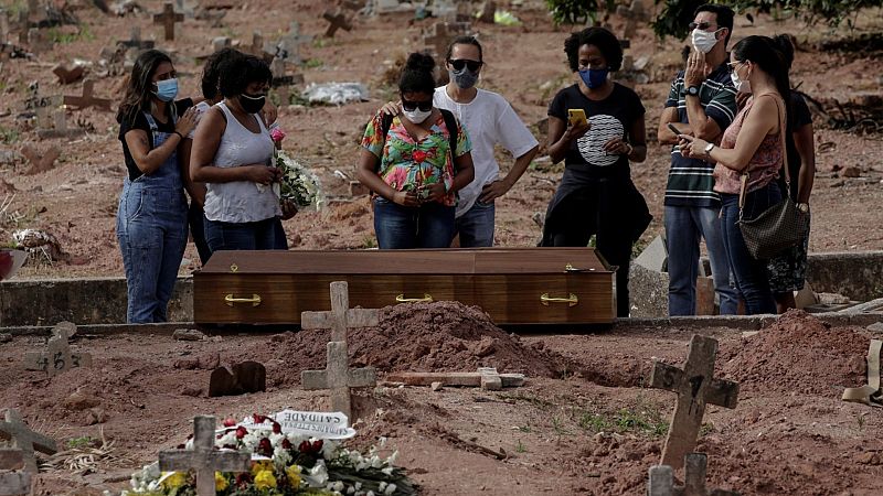 14 horas - Esther Solano, Universidad de Sao Paulo: "Los militares siguen a una con Bolsonaro"