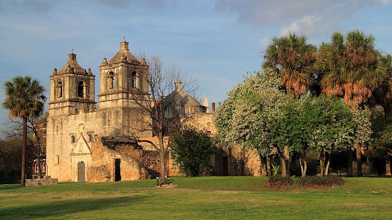 Atlantic Express - El polémico Museo de la Sexta Planta, el asesinato de JFK en Dallas y la fundacion española de San Antonio, sus misiones y su presente - Escuchar ahora