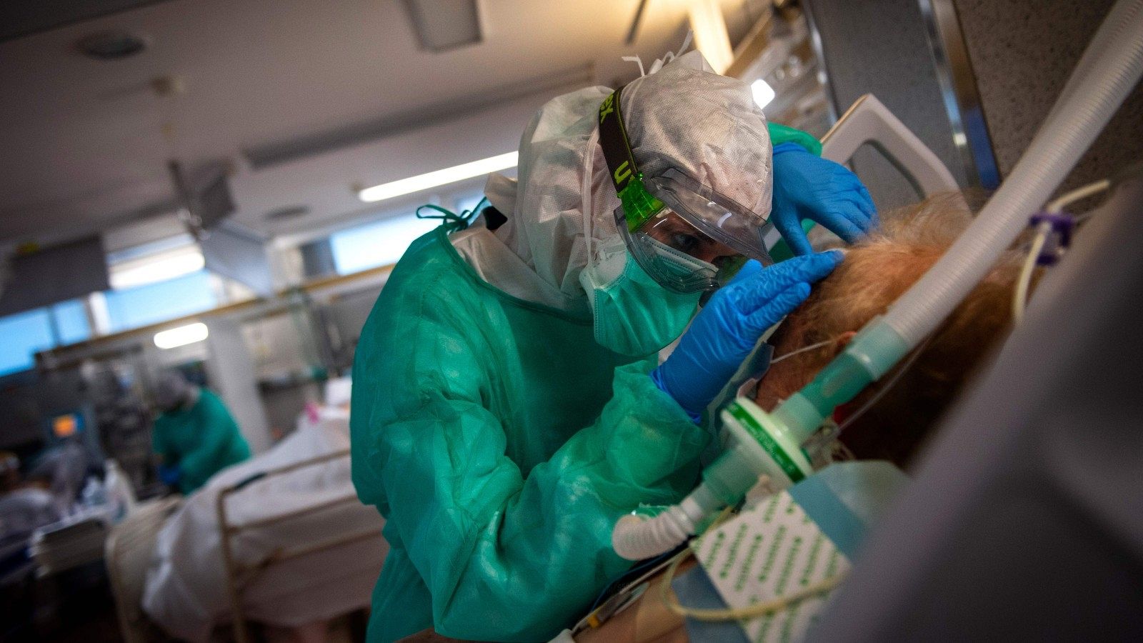 L'augment de casos crítics per Covid-19 deixa les UCI al límit