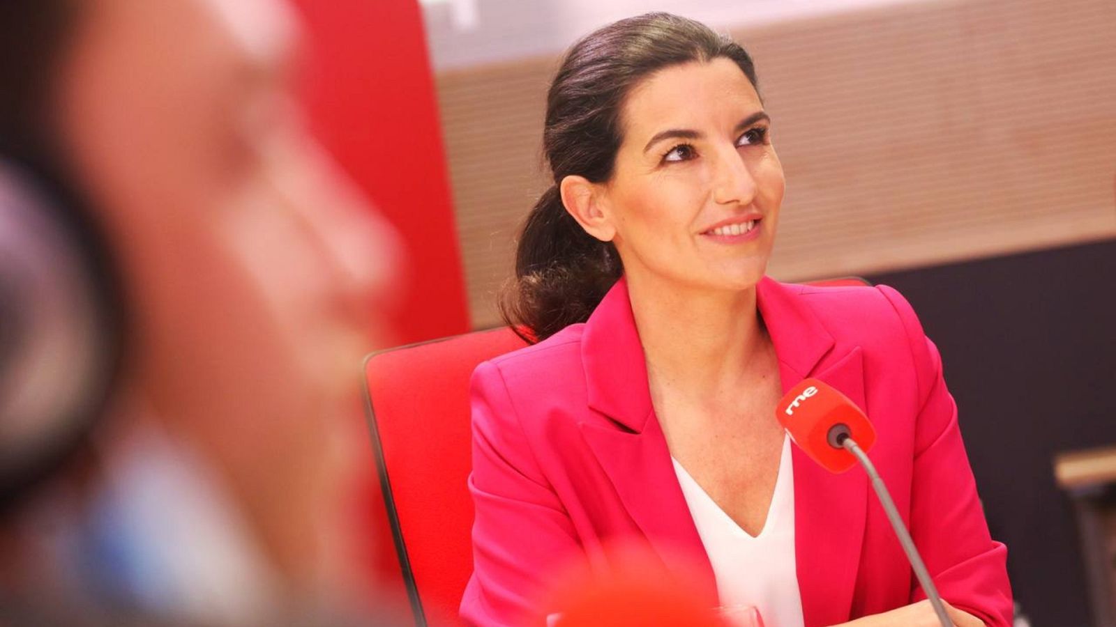 Las mañanas de RNE con Íñigo Alfonso - Rocío Monasterio (VOX) sobre las cartas amenazantes: "Yo siempre dudo del Gobierno y los españoles también" - Escuchar ahora