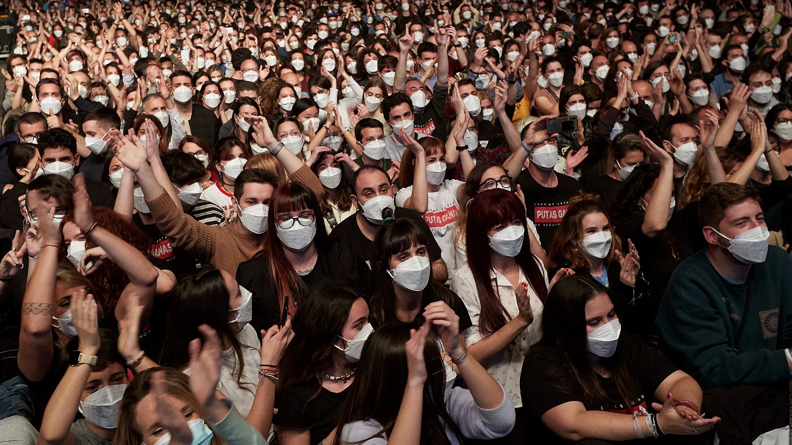 14 horas - El sector celebra la ausencia de contagios masivos en el concierto de Love of Lesbian: "Este verano podremos hacer muchos de los festivales previstos" - Escuchar ahora