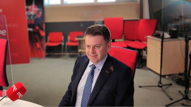 Las mañanas de RNE - Santiago Carbó (FUNCAS): "La banca tradicional tiene unos competidores muy serios en el ámbito digital"