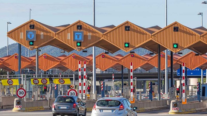 14 horas - El Gobierno prevé establecer peajes en las autovías en 2024 pese al rechazo de transportistas y usuarios