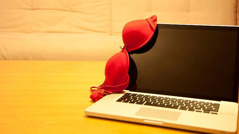 Gente despierta - Cibersexo con Laura Morán - Escuchar ahora